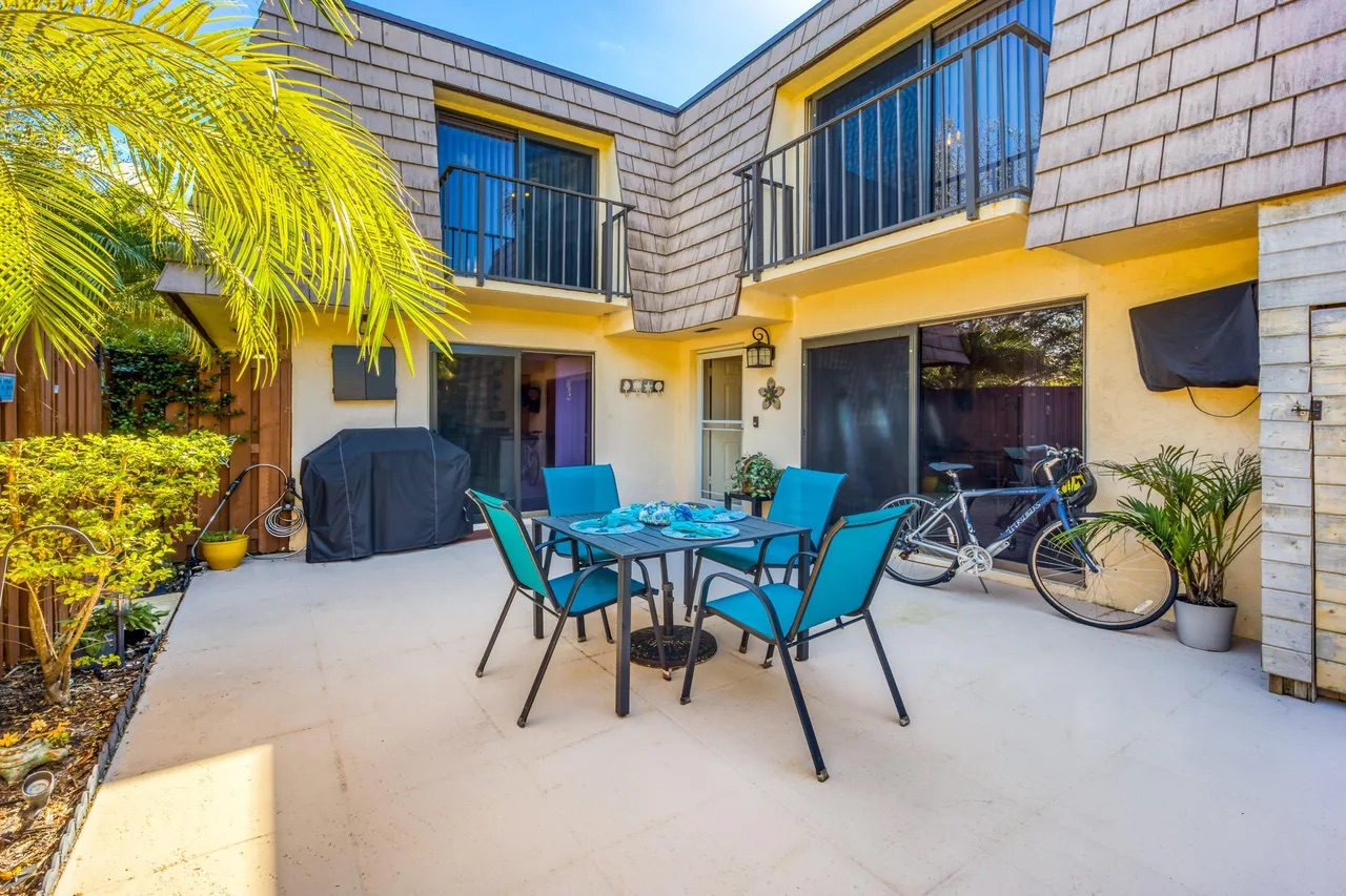 141 Ocean Cove Dr, Jupiter, FL